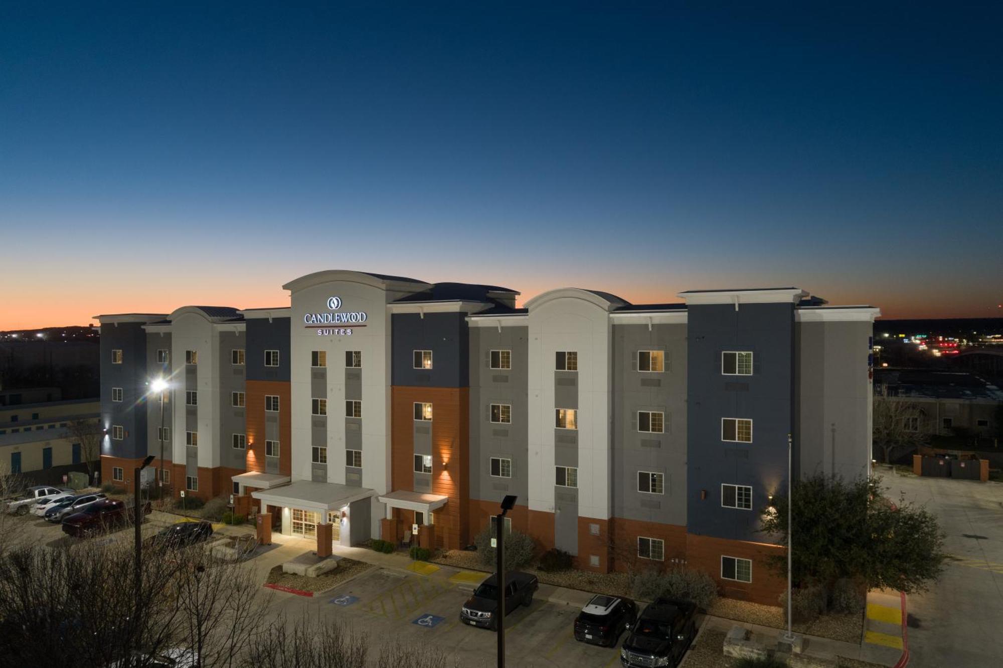Candlewood Suites San Marcos By Ihg Екстериор снимка